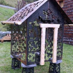 Sculpture Valais - 3e Âge de Fer - Catégorie : Fer - Titre : Mazot - Profil Droit