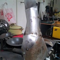 Sculpture Valais - 3e Âge de Fer - Catégorie : Fer et Verre - Titre : Paon - Les éléments corporels du paon en construction