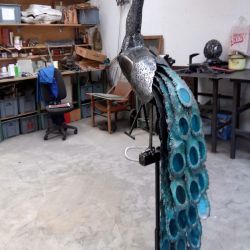 Sculpture Valais - 3e Âge de Fer - Catégorie : Fer et Verre - Titre : Paon - Le paon fait le fier