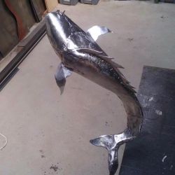 Sculpture Valais - 3e Âge de Fer - Catégorie : Mosaïque - Titre : Poisson - Finition de l'assemblage des tôles du corps