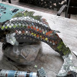 Sculpture Valais - 3e Âge de Fer - Catégorie : Mosaïque - Titre : Poisson - Pose de la mosaïque