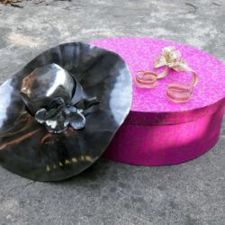 Chapeau difficile à porter