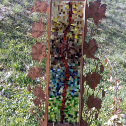 Vitrail serti dans armature fer Vitrail