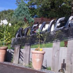 Enseigne à l'entrée de l'atelier